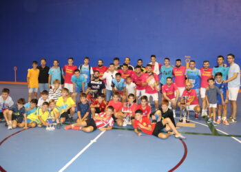 Confecciones Manuel Holgado y Sinergias ganan en Peñaranda el torneo de las 32 horas de fútbol sala en su 40 aniversario