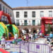 Lleno total en la plaza Nueva de Peñaranda para disfrutar del parque infantil con hinchables y juegos