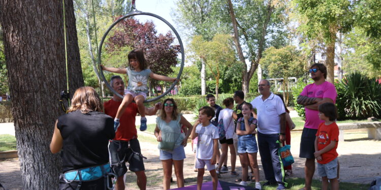 Intensa mañana con las asociaciones y clubes peñarandinos mostrando su labor en el parque de Los Jardines