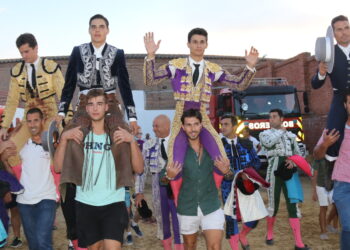 Tarde triunfal en La Florida, de Peñaranda, con Daniel Luque, Manuel Diosleguarde y Sergio Pérez saliendo a hombros del coso