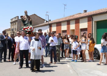 Villar de Gallimazo acompaña a su patrón, San Pedro Advíncula, en una despedida festiva con un intenso calor