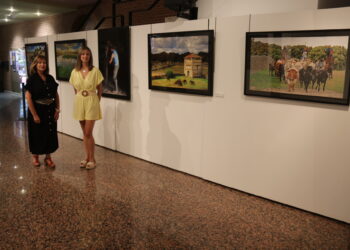 Una exposición fotográfica en Peñaranda descubre los paisajes de la dehesa charra a través del objetivo de Francisco Martín