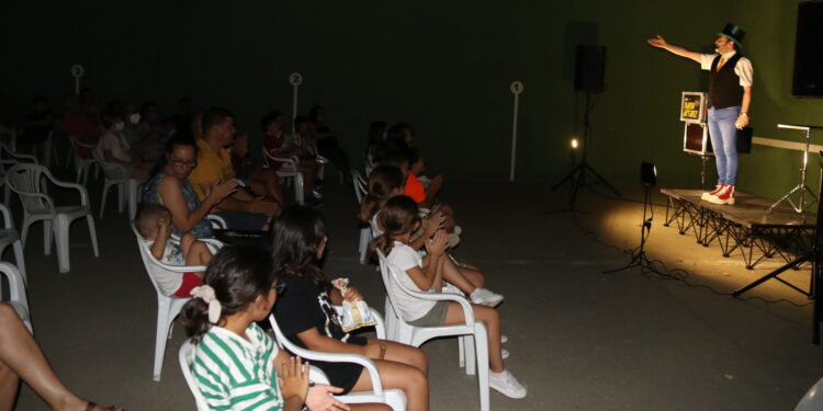 Nano Arranz lleva su magia a Poveda de las Cintas en las fiestas patronales en honor de la Virgen del Castillo