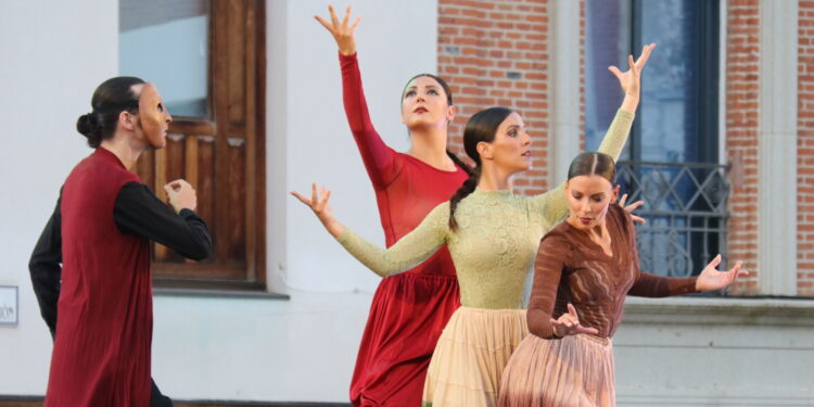El Festival Escenario Patrimonio de Castilla y León triunfa en Peñaranda con Arvine Danza y su espectáculo «Vinum»