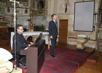 El tenor Ángel Cortés conquista al público con un brillante concierto en la iglesia de Babilafuente