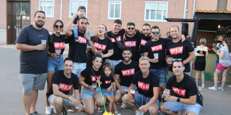 Babilafuente da el pistoletazo de salida a sus fiestas de San Roque con una ruta de peñas acompañada por la charanga