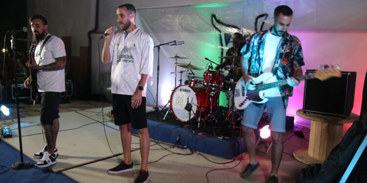 Los Bienhallados cierran el «Peñaranda Fest» con un gran concierto en el parque La Huerta