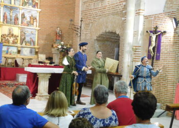 «Buscando a Nebrija» suma un nuevo éxito con la representación en la iglesia parroquial de Paradinas de San Juan