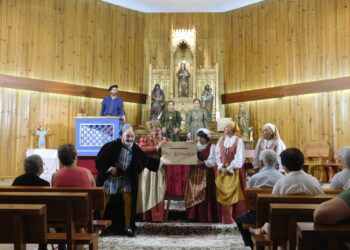 Poveda de las Cintas y Babilafuente disfrutan con la obra «Buscando a Nebrija» que sigue cosechando éxitos