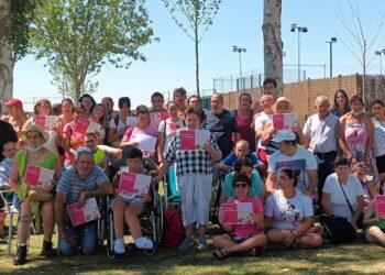 Acopedis disfruta en las piscinas municipales de Peñaranda de una gran fiesta para empezar las vacaciones