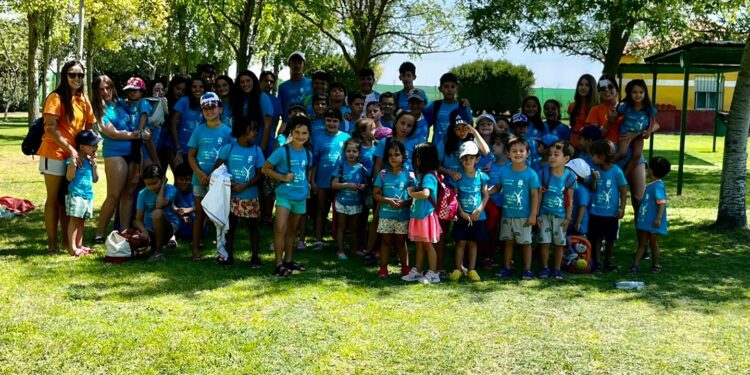 60 niños participan en el campamento de verano de Aldeaseca de la Frontera y disfrutan de las actividades lúdicas