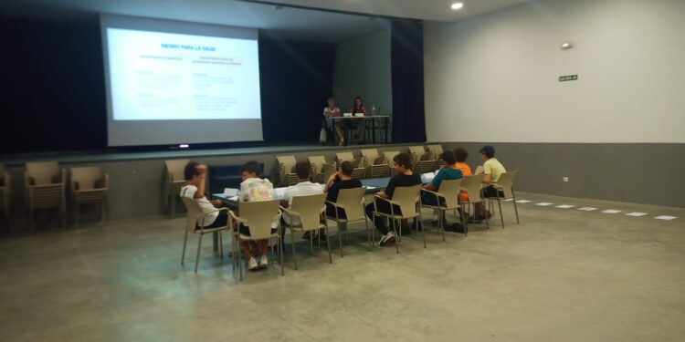 La localidad de Huerta acoge una charla sobre prevención del consumo adictivo dirigida a los jóvenes