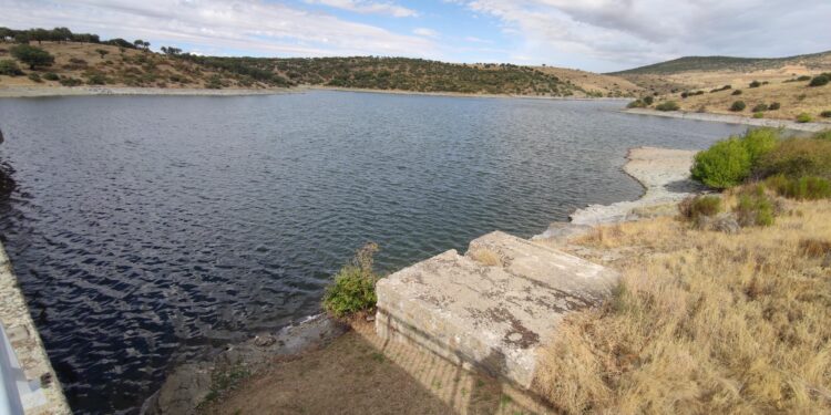 El nivel de la presa El Milagro asegura el abastecimiento a Peñaranda a pesar de la prolongada sequía
