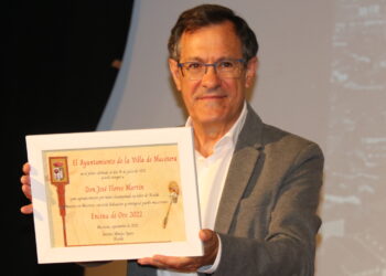 Macotera rinde homenaje póstumo a José Flores Martín con la entrega de la Encina de Oro 2022 en el teatro de Santa Ana