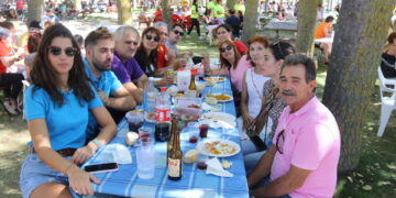 Multitudinaria paella en la Alameda de Villoria en la penúltima jornada de las fiestas patronales de la Virgen de la Vega