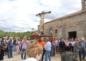 Alaraz vive su última fiesta local del año acompañando al Santo Cristo del Monte en el día de la Exaltación de la Cruz