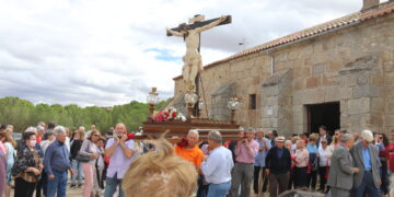 Alaraz vive su última fiesta local del año acompañando al Santo Cristo del Monte en el día de la Exaltación de la Cruz