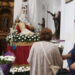 Flores blancas para honrar a la Virgen de la Piedad de Peñaranda en los actos de su fiesta anual