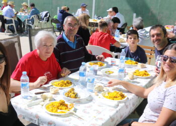 Zorita de la Frontera disfruta de una gran paella en el frontón polideportivo en la segunda jornada de las fiestas de San Miguel