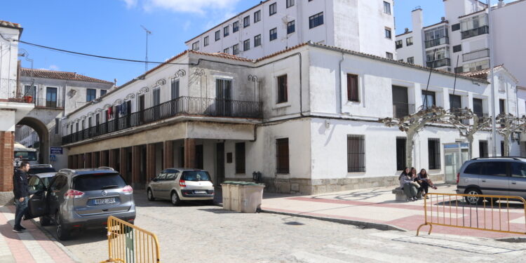 Peñaranda vuelve a sacar a la venta los antiguos juzgados de la calle Cervantes cerrados hace más de una década