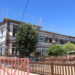 La retirada de la cubierta del colegio de Babilafuente desata las quejas de los padres por la peligrosidad del amianto
