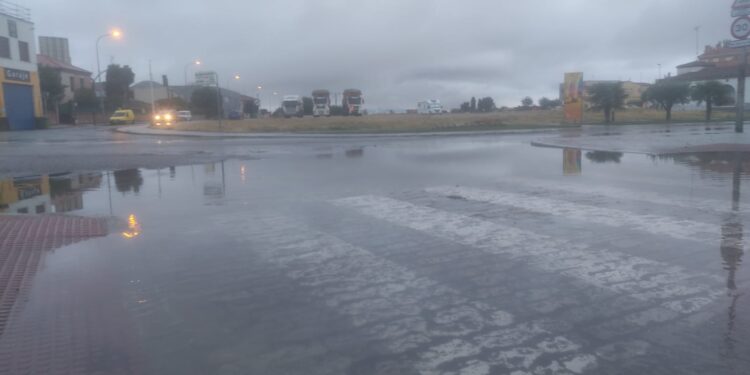 Peñaranda sufre de nuevo problemas con la lluvia con zonas anegadas en la avenida de Salamanca
