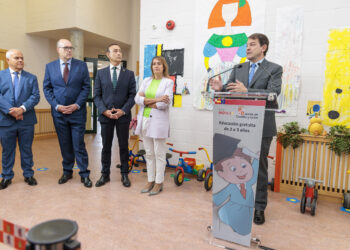 Mañueco anuncia que la Junta implantará el próximo curso la educación gratuita para los niños de 1 a 2 años