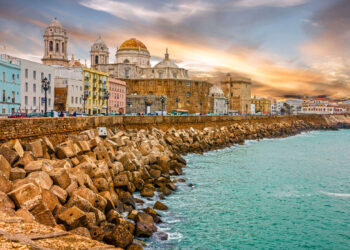 El Ayuntamiento de Peñaranda programa la excursión para los mayores que tendrá como destino la costa gaditana