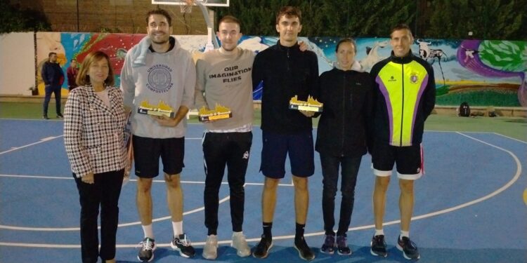 Vuelve el basket a Peñaranda con el torneo 3×3 en el parque La Huerta que ha reunido este año a siete equipos
