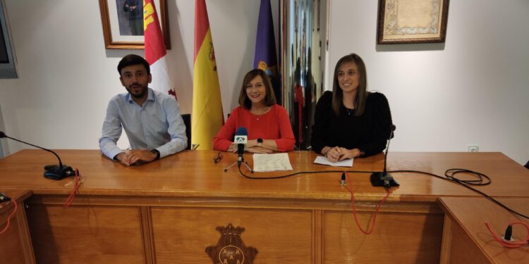 Peñaranda subvencionará al 100 % el transporte del estudiante y aumenta la ayuda para material fungible a 50 euros por alumno