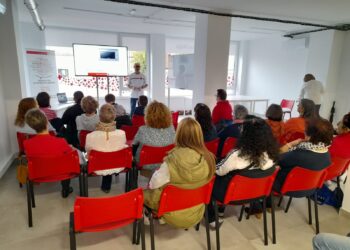 Cruz Roja ofrece un taller en Peñaranda con varios consejos para ahorrar en las facturas de electricidad y gas