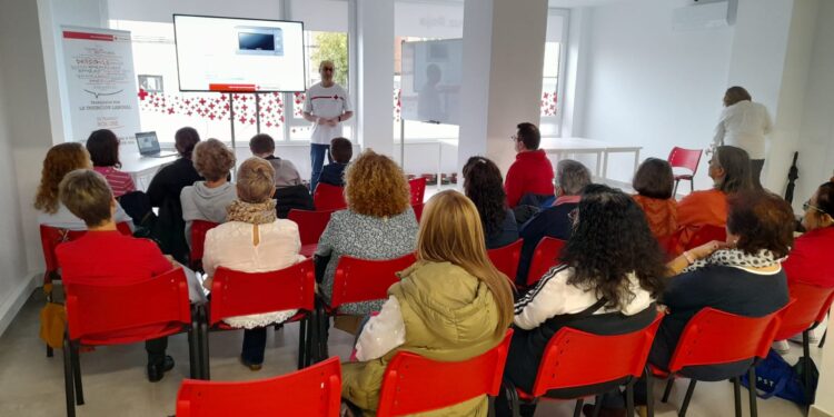 Cruz Roja ofrece un taller en Peñaranda con varios consejos para ahorrar en las facturas de electricidad y gas