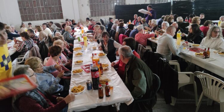 La cofradía de los Nazarenos celebra en Peñaranda una comida de hermandad con gran éxito de convocatoria