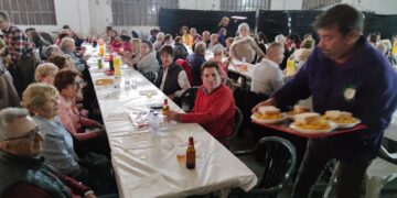 La cofradía de los Nazarenos celebra en Peñaranda una comida de hermandad con gran éxito de convocatoria