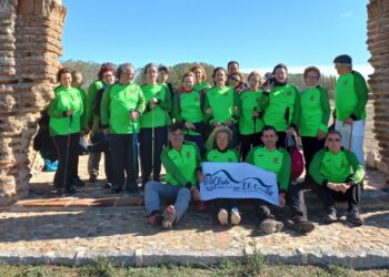 El club Camino el Cristo realiza una ruta de senderismo hasta los restos de la ermita de San Blas en Santiago de la Puebla