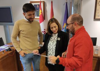 Desfile de disfraces, coreografía en la plaza y pócima hirviendo para celebrar la fiesta de Halloween en Peñaranda