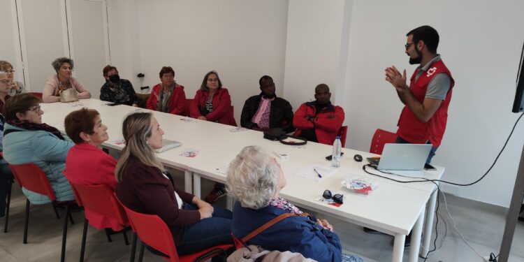 Cruz Roja ofrece en su nuevo espacio de Peñaranda una charla informativa sobre la anemia falciforme