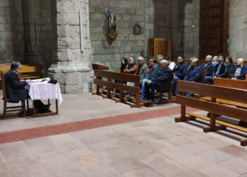 Nazarenos y Jesús Amigo de los Niños aprueban sus nuevos estatutos en Peñaranda aunque con una mínima participación