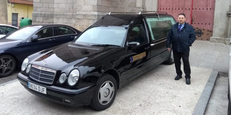 José Luis Maudo (Funeraria La Luz): «No somos de pasta especial, somos personas normales que prestan un servicio esencial»