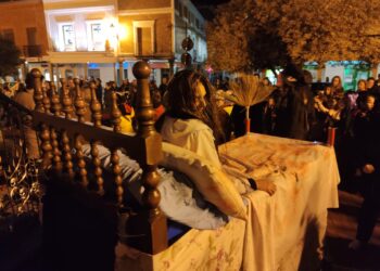 La «Halloween Parade» llena las calles de Peñaranda de música y disfraces en la noche más terrorífica del año