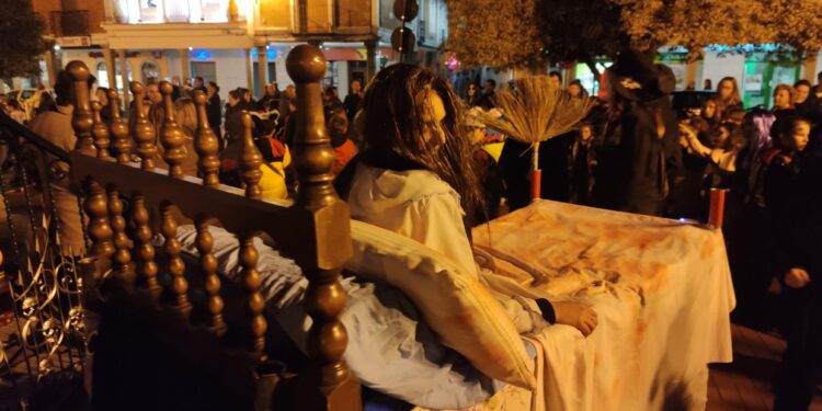 La «Halloween Parade» llena las calles de Peñaranda de música y disfraces en la noche más terrorífica del año