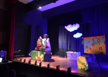 Macotera disfruta del teatro con Eugenia Manzanera en la inauguración del Festival «Provincia a Escena»