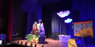 Macotera disfruta del teatro con Eugenia Manzanera en la inauguración del Festival «Provincia a Escena»