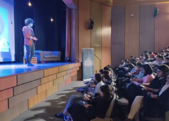 200 alumnos de Educación Secundaria disfrutan en Peñaranda con la actuación del televisivo Miguel de Lucas