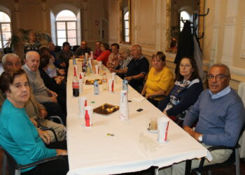 Los mayores de Peñaranda comparten una animada fiesta en el centro social y un baile amenizado por Mariano Díaz