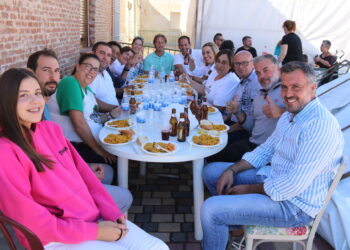 Tarazona de la Guareña comparte una paella solidaria para 600 comensales en su penúltima jornada festiva