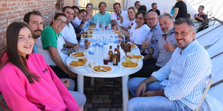 Tarazona de la Guareña comparte una paella solidaria para 600 comensales en su penúltima jornada festiva