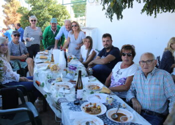Nava de Sotrobal despide sus fiestas patronales en honor de San Miguel con una caldereta en el parque municipal