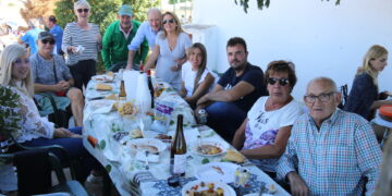 Nava de Sotrobal despide sus fiestas patronales en honor de San Miguel con una caldereta en el parque municipal