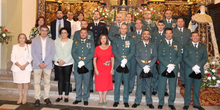 Peñaranda celebra la Virgen del Pilar con vivas a la Guardia Civil, al Rey y a España en los actos festivos de la Guardia Civil
